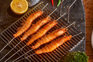 烤架上的美味大虾