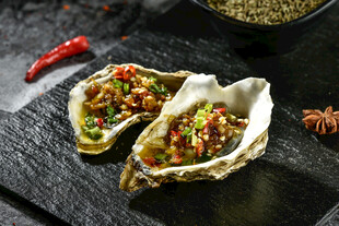 美味蒜蓉烤生蚝