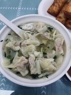 美味馄饨汤