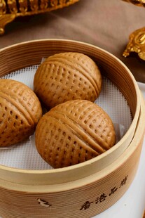 核桃包置于竹制蒸笼中