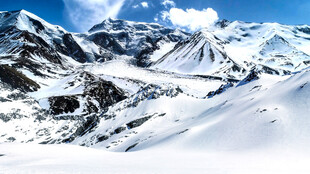 壮丽雪山景观