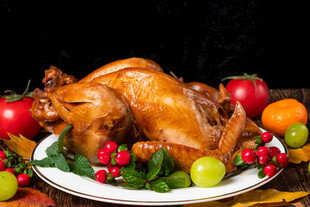 烤鸡配多彩蔬果摆盘