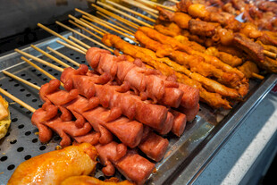 多样美味烤串诱人呈现