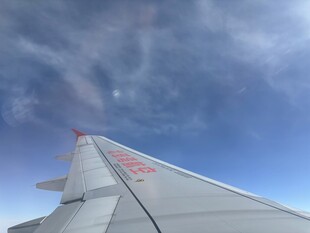 飞机机翼与天空美景