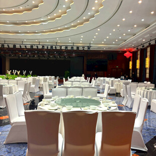 豪华宴会厅内的精致布置