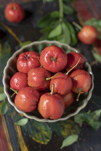 碗中红果
