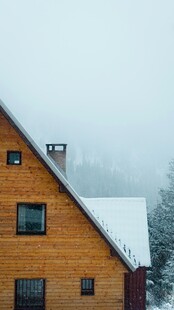 雪覆木屋