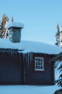 雪覆木屋