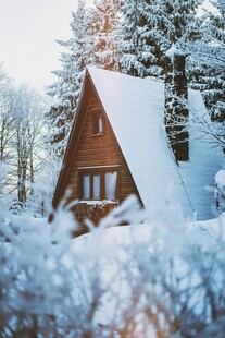 雪覆木屋