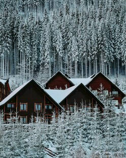 雪覆木屋