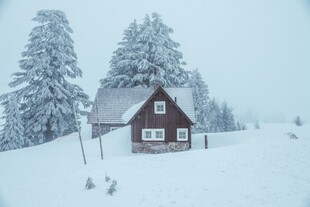 雪覆小屋