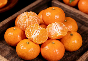 木盘里的沙糖桔