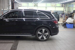 黑色SUV汽车室内展示