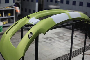 绿色汽车部件展示