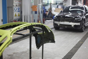 汽车维修车间场景