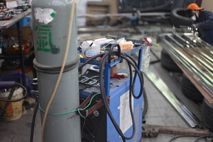 工厂内的机械设备场景