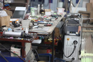 工厂内的设备与工作场景