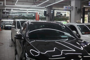 地下停车场内停放的车辆