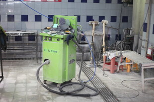 绿色工业设备于车间内