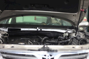 汽车发动机舱展示