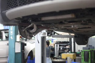 汽车维修车间设备场景