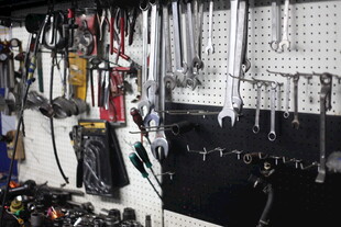 工具墙展示种类丰富工具集