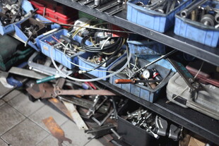 汽车零部件摆放场景