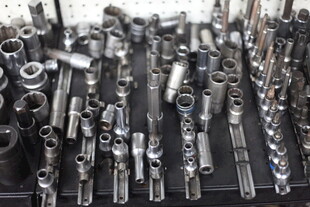 各式金属管件展示