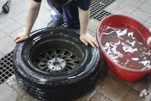 清洗汽车轮胎场景