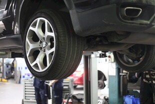 汽车底盘维修场景