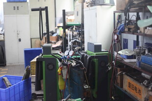 工厂内的机械设备场景