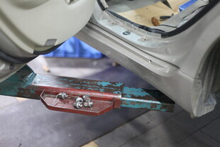 汽车车门内饰件维修场景