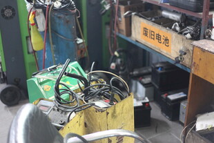 工厂内的机械设备