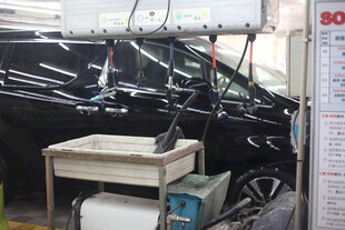 汽车维修车间内景