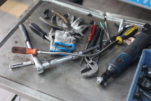 多样维修工具摆放