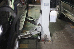 汽车维修车间的举升设备