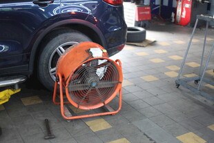 汽车维修用橙色轮毂风扇