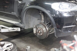 汽车车轮维修场景