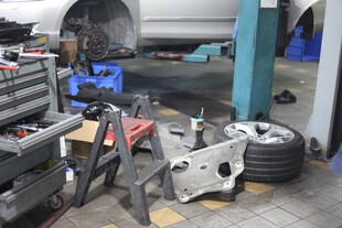 汽车维修车间设备与零件