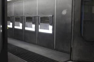 工业风金属设备墙面