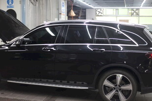 黑色SUV汽车展示