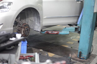 汽车维修场景中的底盘检测