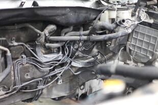 汽车发动机内部细节特写