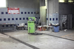 工厂内的机械设备场景