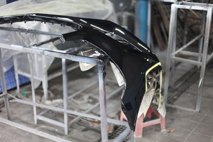 汽车部件在车间维修场景