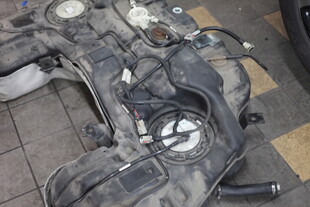 汽车发动机拆解部件