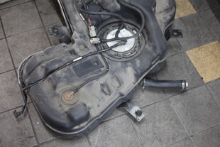 损坏的汽车部件