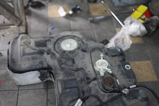 汽车变速器维修场景