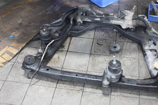 汽车悬挂部件拆解展示