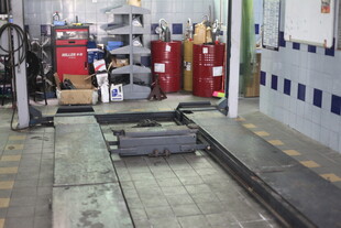 汽车维修车间设备场景